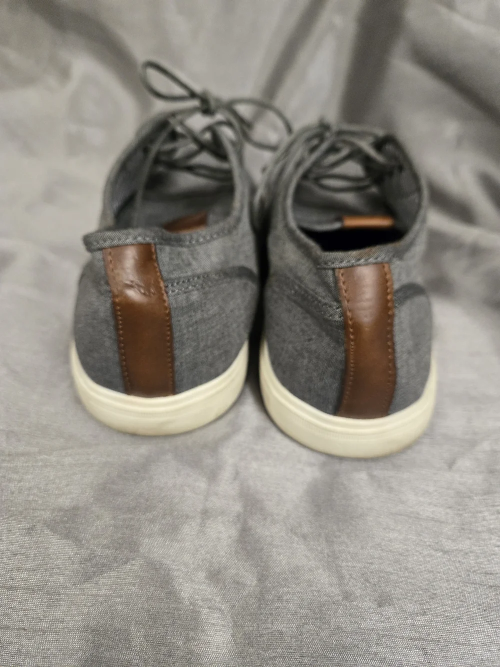 Men's Casual Lace-Up Canvas Sneakers in Gray